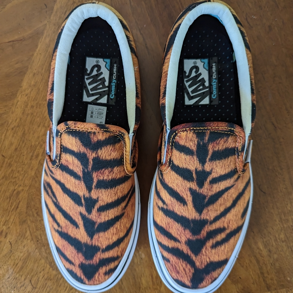 Vans ComfyCush Slip-on in Tiger women's 8.5, men's 7